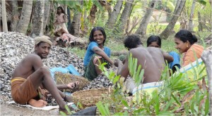 Inde Backwaters villageois canoë