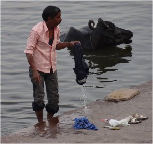 Inde Varanasi laver linge2