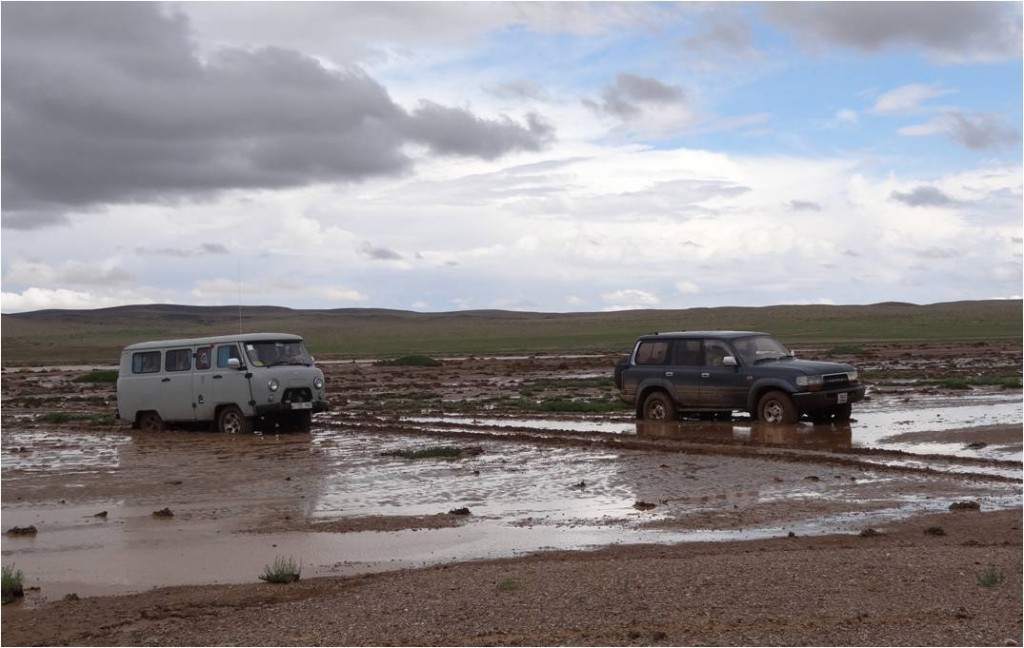 Mongolie désert Gobi vans embourbés
